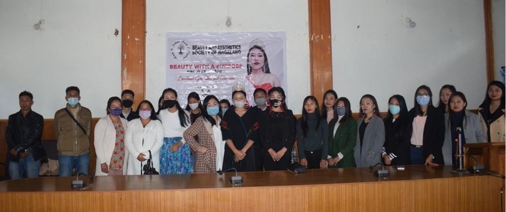 Miss Nagaland 2019, Vikuonuo Sachü with the organizers and participants during the awareness programme on livelihood generation and education held at DC Conference Hall, Wokha on December 15. (DIPR Photo) 